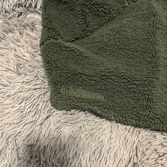 Lululemon pull over - Picture 2 of 5